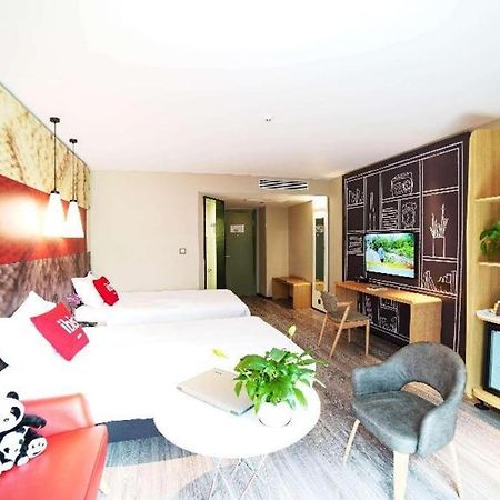 Отель Ibis Chengdu Chunxi Road Shudu Mansion Экстерьер фото