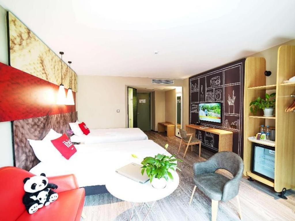 Отель Ibis Chengdu Chunxi Road Shudu Mansion Экстерьер фото