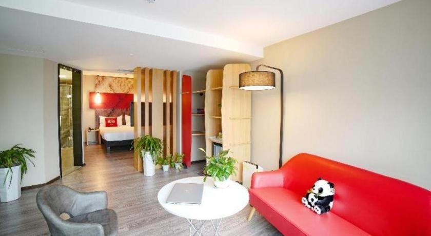 Отель Ibis Chengdu Chunxi Road Shudu Mansion Экстерьер фото