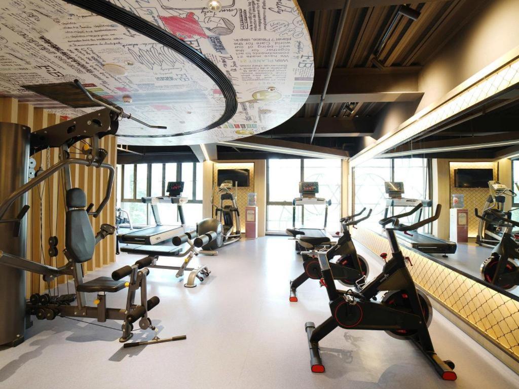 Отель Ibis Chengdu Chunxi Road Shudu Mansion Экстерьер фото