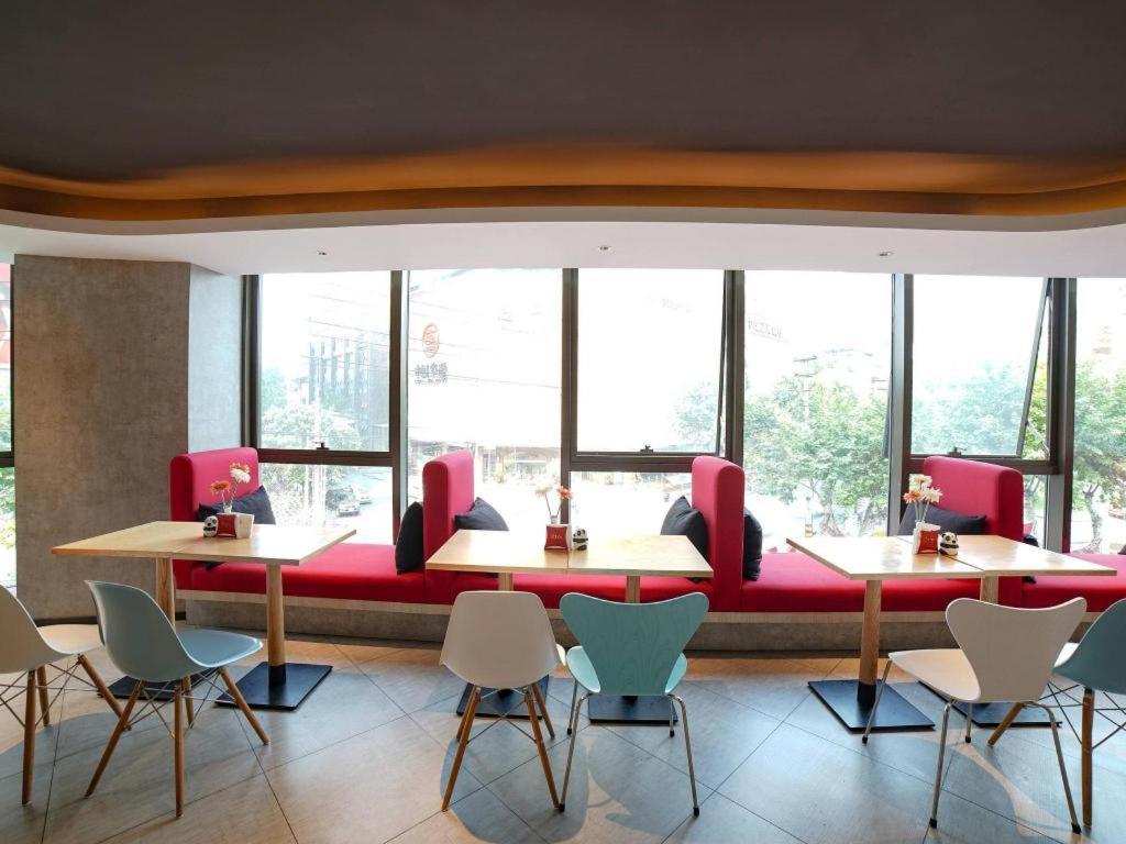 Отель Ibis Chengdu Chunxi Road Shudu Mansion Экстерьер фото