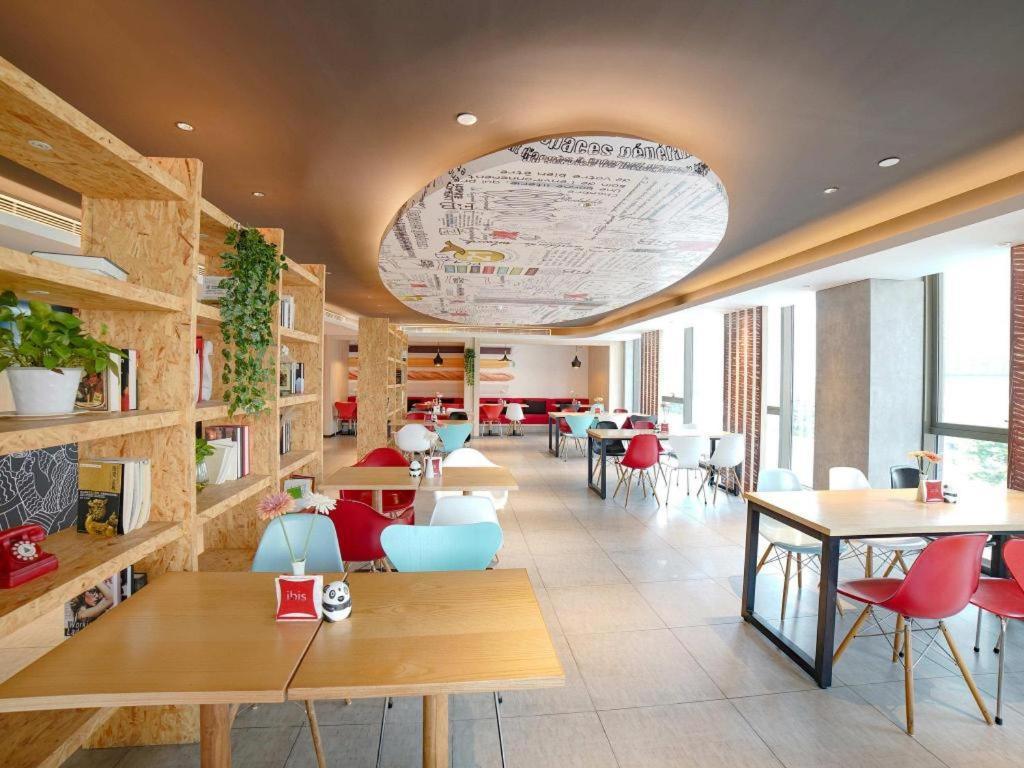 Отель Ibis Chengdu Chunxi Road Shudu Mansion Экстерьер фото