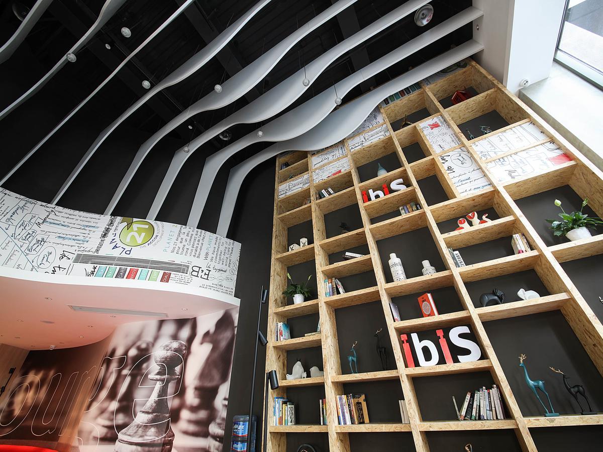 Отель Ibis Chengdu Chunxi Road Shudu Mansion Экстерьер фото